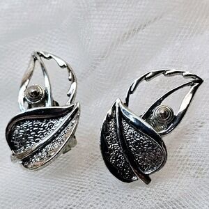 Vintage SARAH COVENTRY Silver Tone Leaves Leaf Clip on Earrings Signed